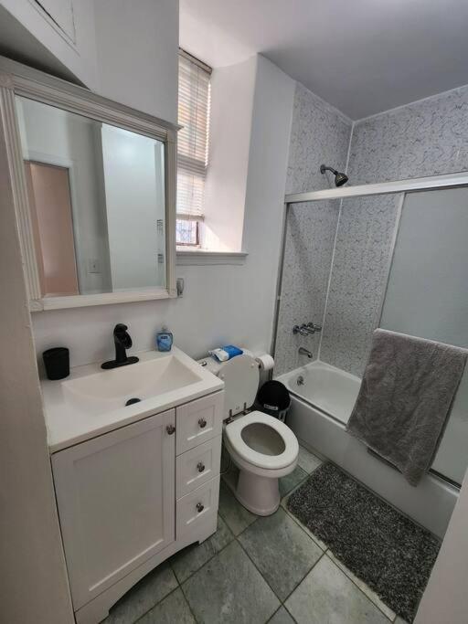 Spacious 3 Bedroom Apartment Mins To Nyc! Юнион-Сити Экстерьер фото